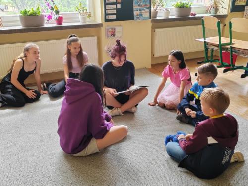 Deváťáci na návštěvě ve družině